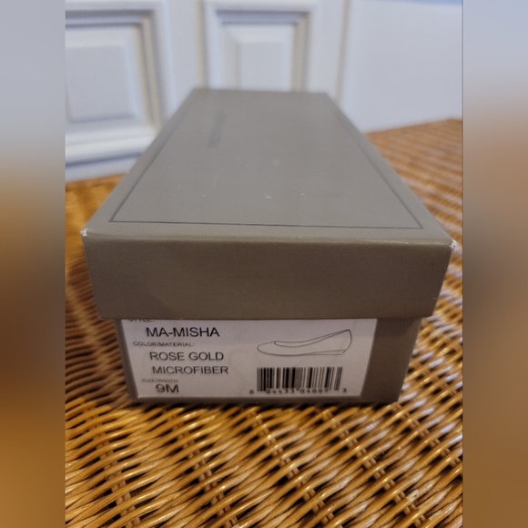 BCBG Max Azria - Size 9 - Champagne Rose Flats - Picture 8 of 12